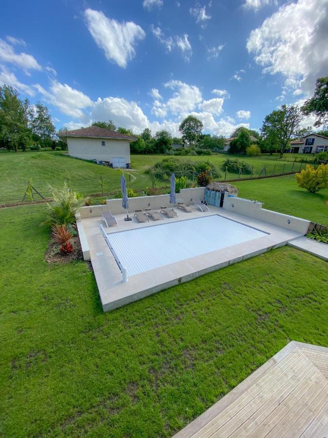 Alba. Piscine Grand Jardin Hauts De Bordeaux