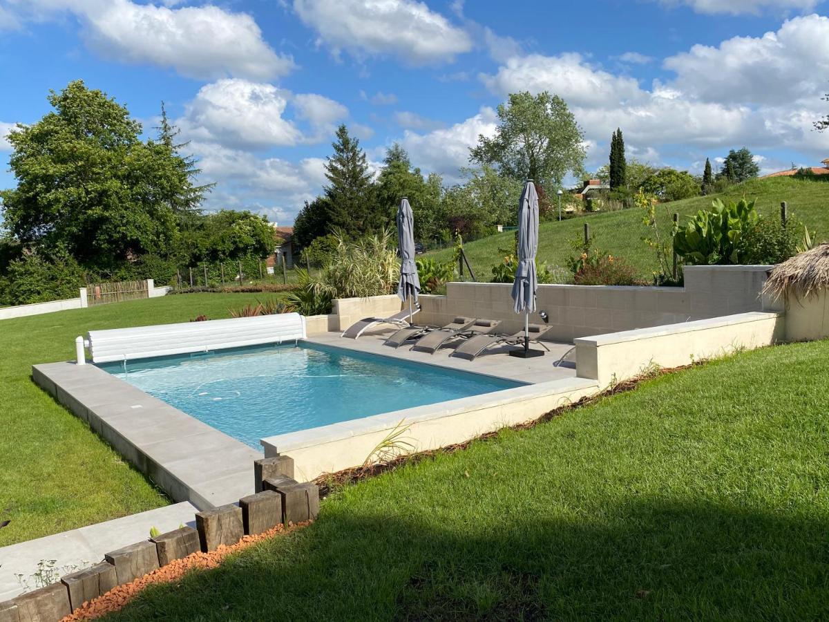 Alba. Piscine Grand Jardin Hauts De Bordeaux